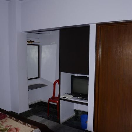 Kim Lawn Guest House Колката Екстер'єр фото