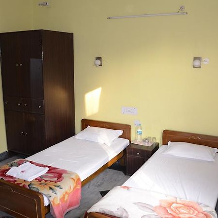 Kim Lawn Guest House Колката Екстер'єр фото