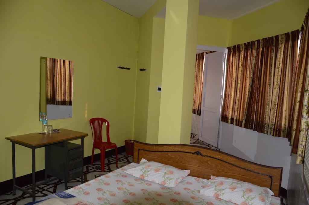 Kim Lawn Guest House Колката Екстер'єр фото