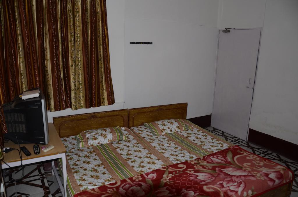 Kim Lawn Guest House Колката Екстер'єр фото