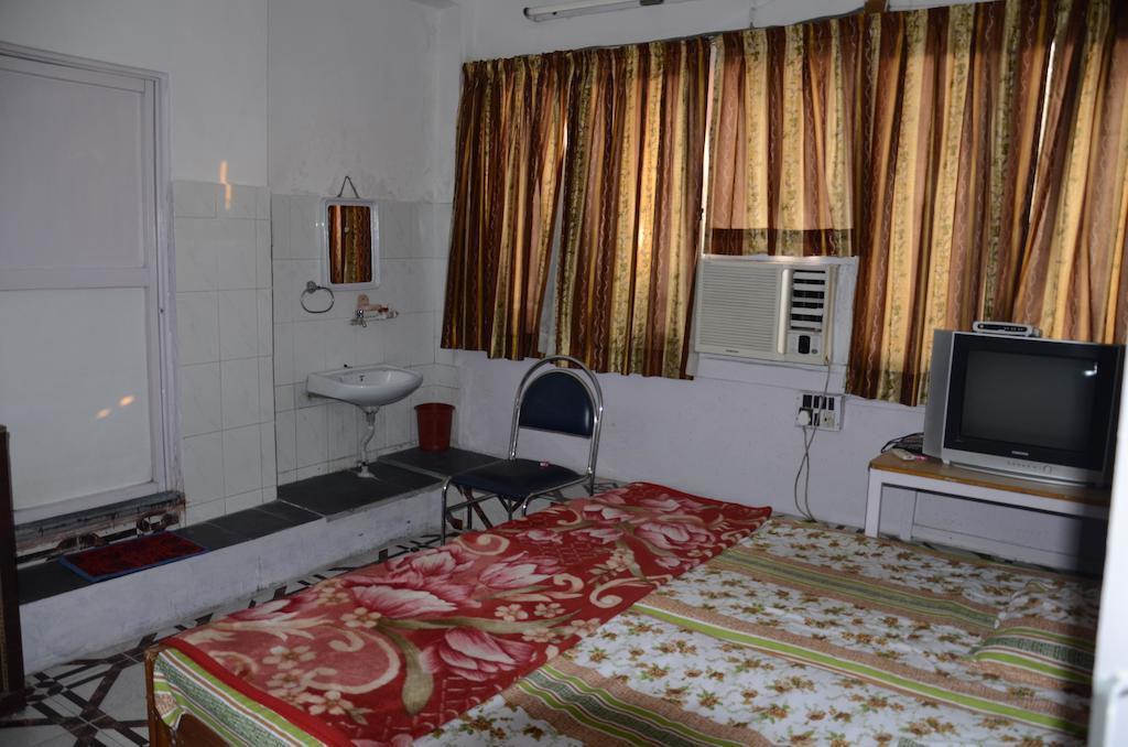 Kim Lawn Guest House Колката Екстер'єр фото