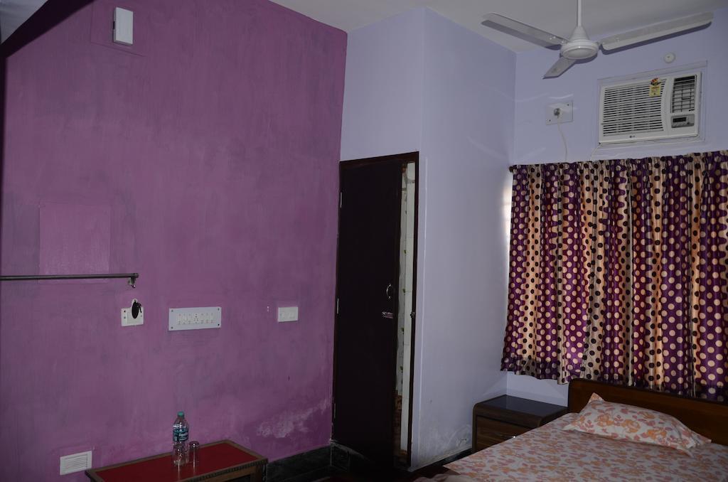 Kim Lawn Guest House Колката Екстер'єр фото