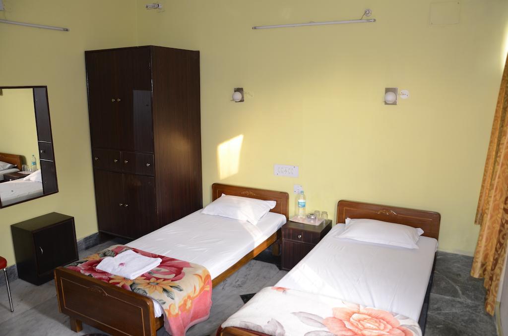 Kim Lawn Guest House Колката Екстер'єр фото