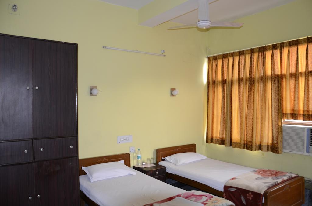 Kim Lawn Guest House Колката Екстер'єр фото